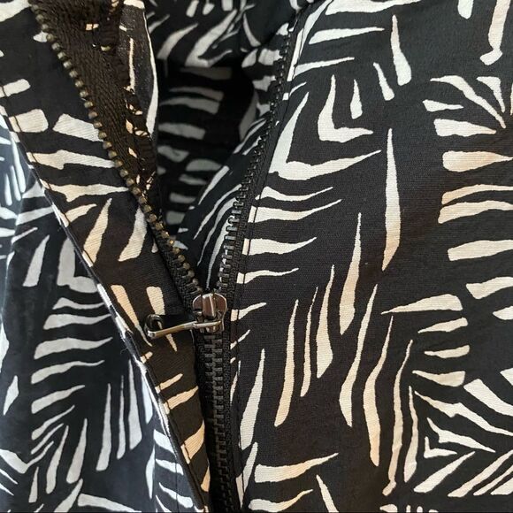 LOFT black/white palm leaf printed romper. - Picture 6 of 8